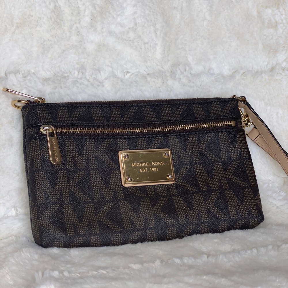 Michael Kors 🧸 Brown MK Wristlet